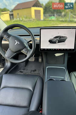Седан Tesla Model 3 2022 в 