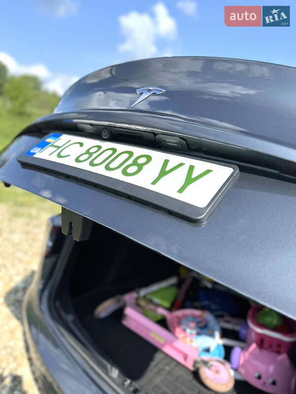 Седан Tesla Model 3 2022 в Трускавце