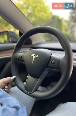 Седан Tesla Model 3 2022 в 