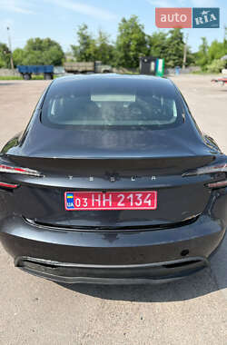 Седан Tesla Model 3 2024 в 