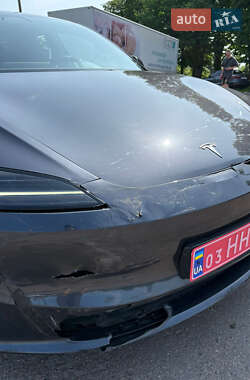 Седан Tesla Model 3 2024 в 