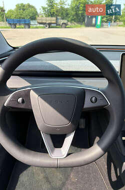 Седан Tesla Model 3 2024 в 