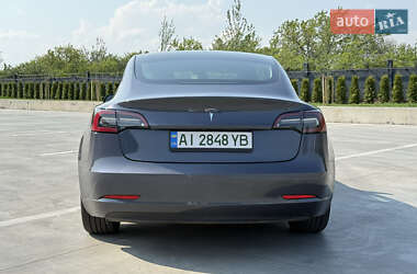 Седан Tesla Model 3 2023 в 