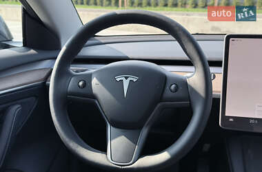 Седан Tesla Model 3 2023 в 