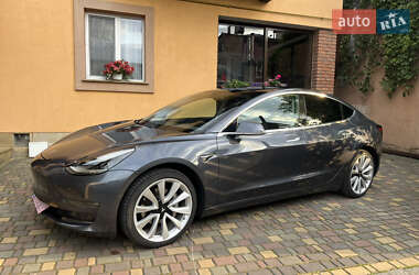 Седан Tesla Model 3 2019 в Львове