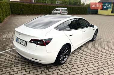 Седан Tesla Model 3 2023 в 