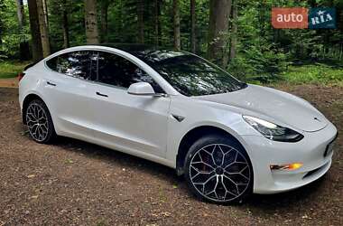 Седан Tesla Model 3 2020 в 