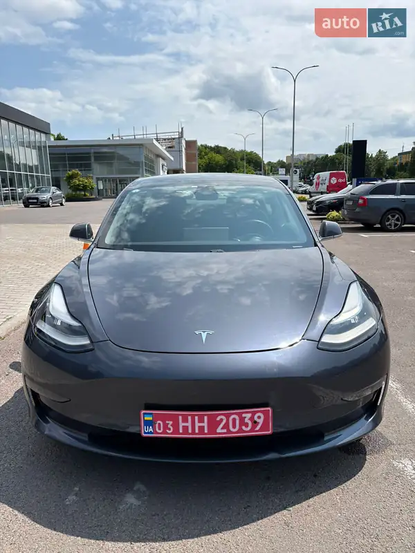 Седан Tesla Model 3 2019 в 