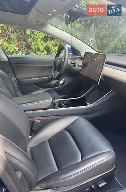 Седан Tesla Model 3 2019 в 