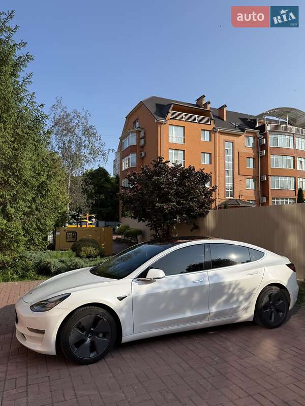 Седан Tesla Model 3 2018 в Києві