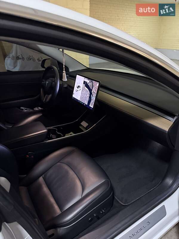 Седан Tesla Model 3 2018 в 
