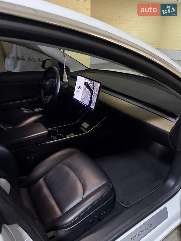 Седан Tesla Model 3 2018 в 