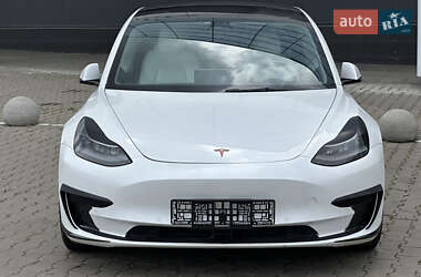 Седан Tesla Model 3 2022 в 