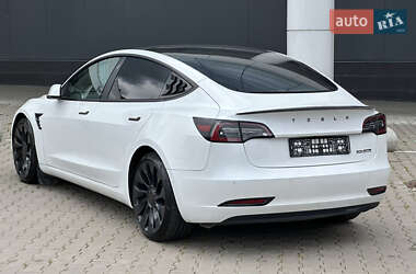 Седан Tesla Model 3 2022 в 