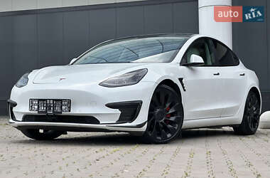 Седан Tesla Model 3 2022 в 