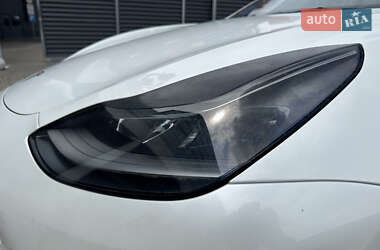 Седан Tesla Model 3 2022 в 