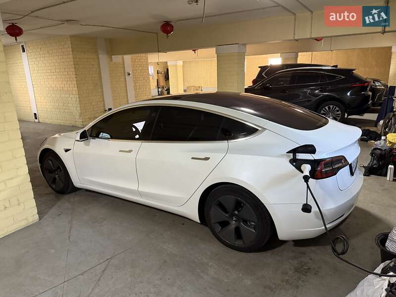 Седан Tesla Model 3 2018 в Києві