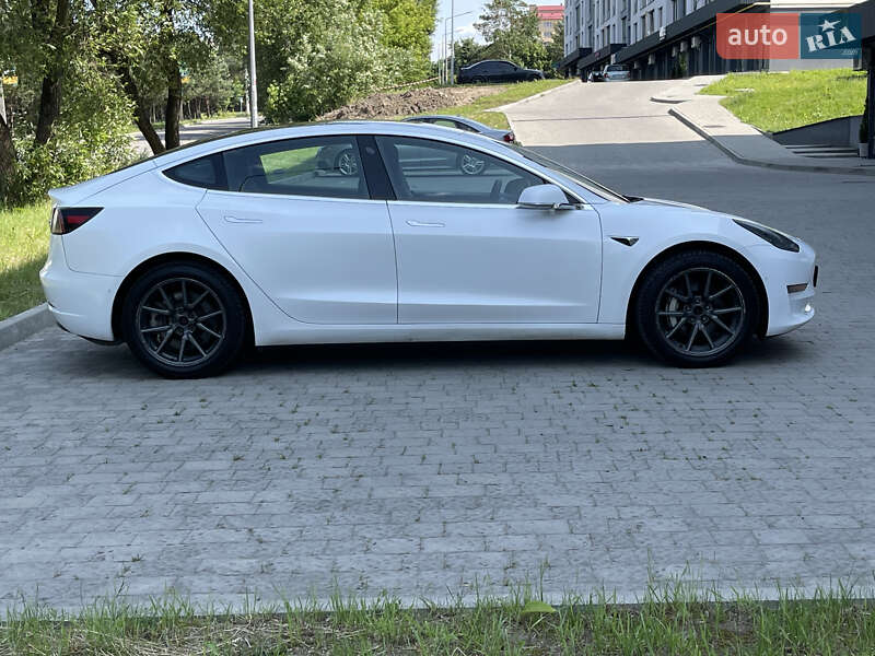 Седан Tesla Model 3 2019 в Новояворівську фото 10 Седан Tesla Model 3 2019 в Новояворівську