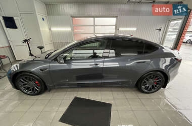 Седан Tesla Model 3 2022 в 