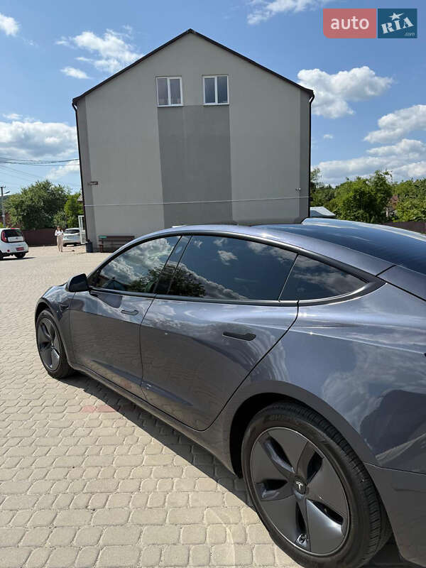 Седан Tesla Model 3 2023 в Жовкве