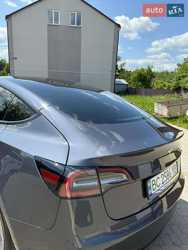 Седан Tesla Model 3 2023 в Жовкве
