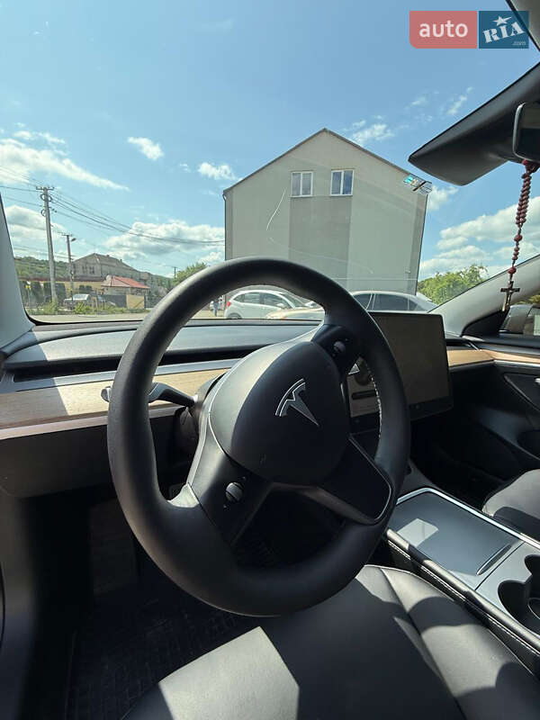 Седан Tesla Model 3 2023 в Жовкве