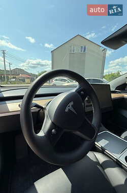 Седан Tesla Model 3 2023 в 