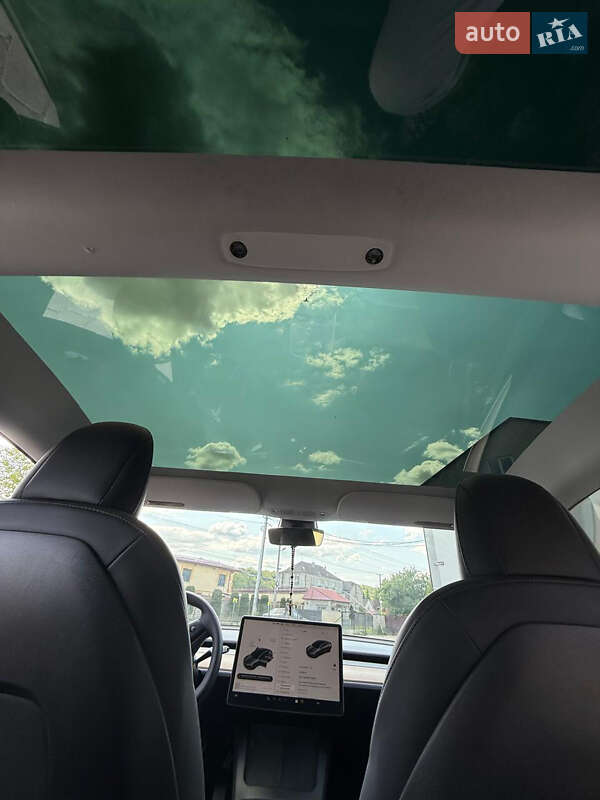 Седан Tesla Model 3 2023 в Жовкве