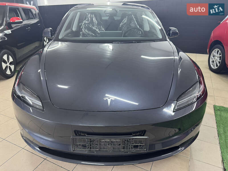 Tesla Model 3 2024