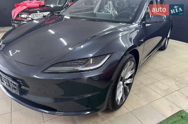 Седан Tesla Model 3 2024 в 