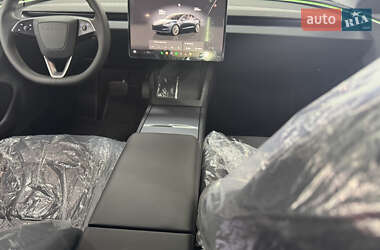 Седан Tesla Model 3 2024 в 