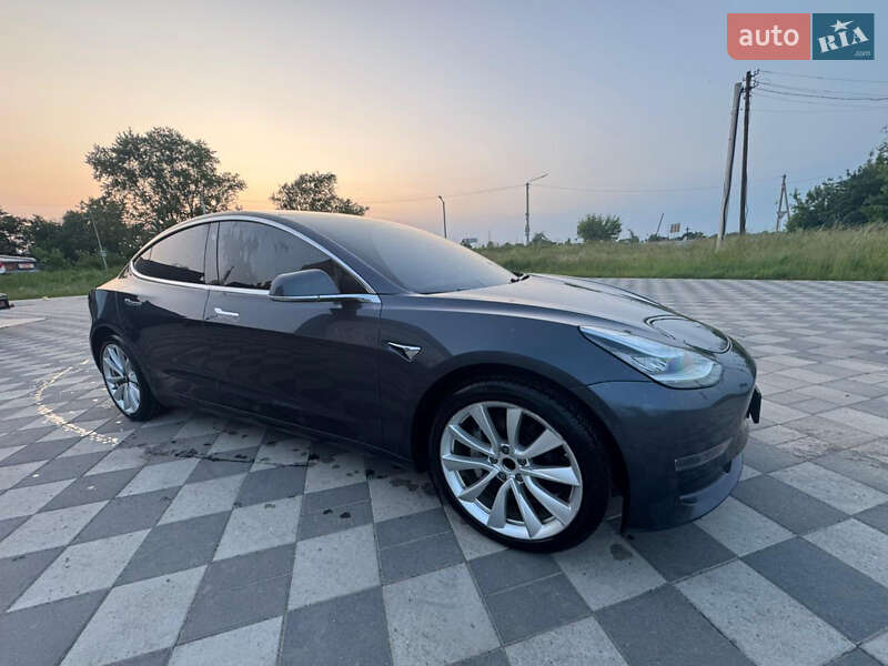 Седан Tesla Model 3 2018 в Самборе