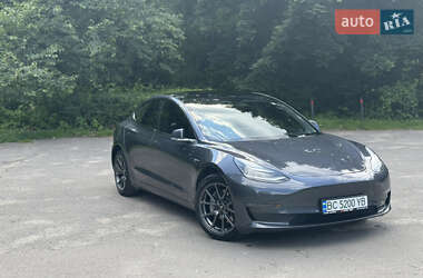 Седан Tesla Model 3 2019 в Львове
