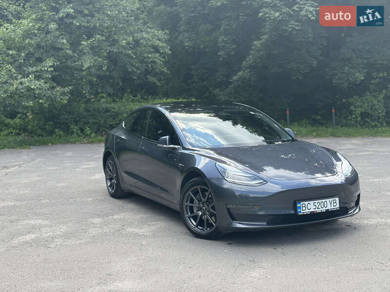 Седан Tesla Model 3 2019 в Львове