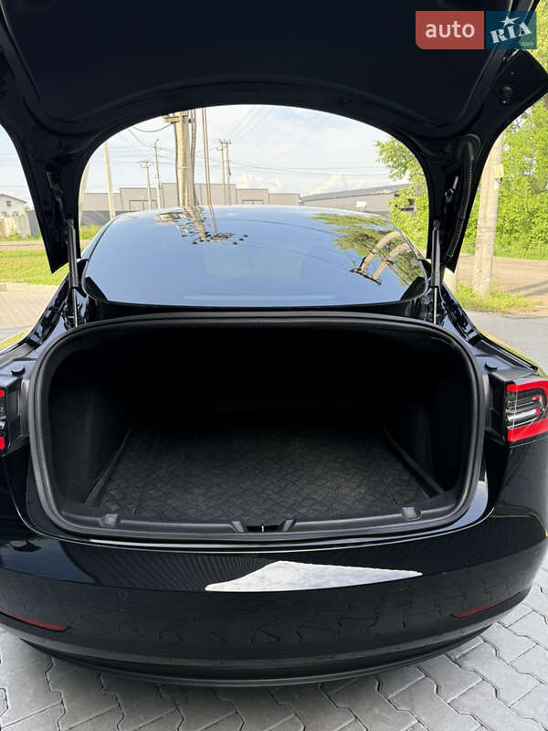 Седан Tesla Model 3 2019 в Києві