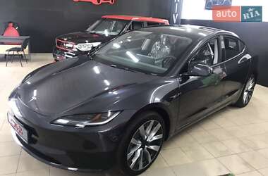 Седан Tesla Model 3 2024 в 