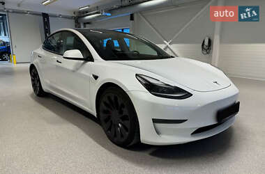 Седан Tesla Model 3 2021 в Киеве