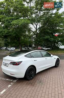 Седан Tesla Model 3 2023 в 