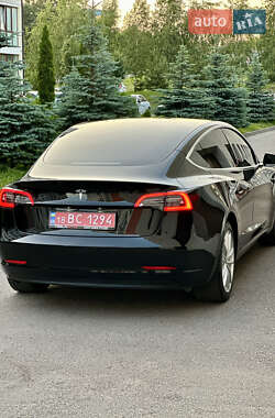 Седан Tesla Model 3 2020 в 