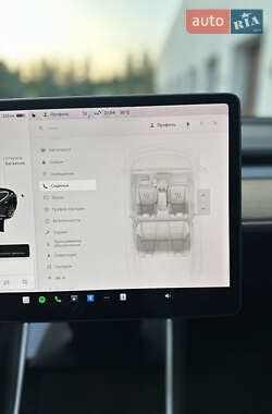 Седан Tesla Model 3 2020 в 