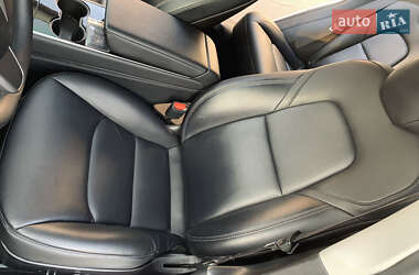 Седан Tesla Model 3 2019 в 