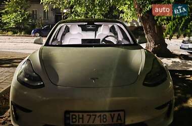 Седан Tesla Model 3 2020 в 