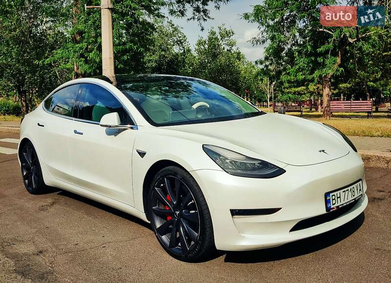 Седан Tesla Model 3 2020 в Миколаєві