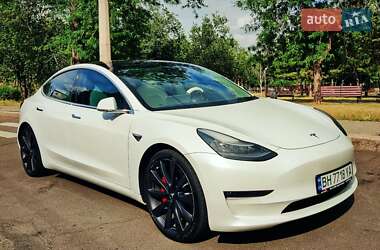 Седан Tesla Model 3 2020 в 