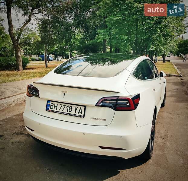 Седан Tesla Model 3 2020 в Миколаєві