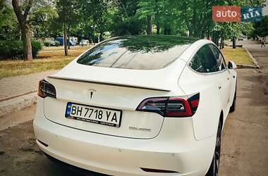 Седан Tesla Model 3 2020 в 