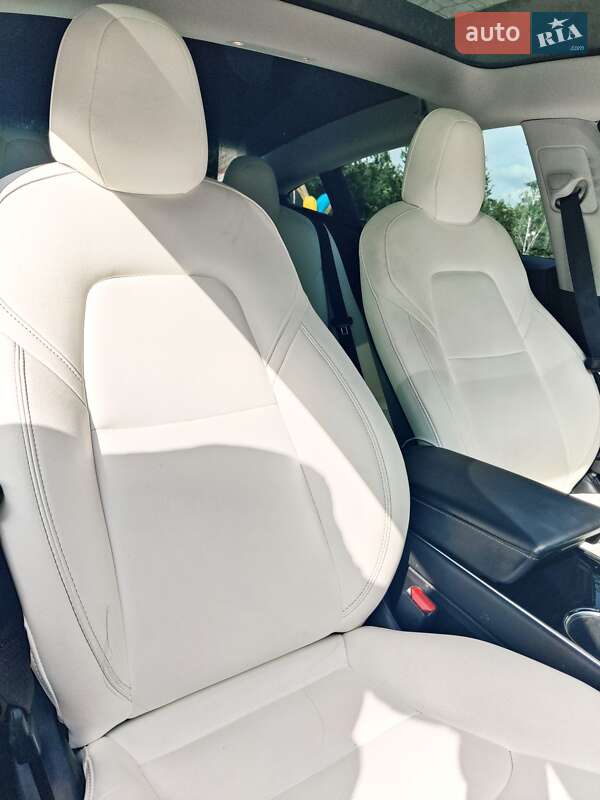 Седан Tesla Model 3 2020 в Миколаєві
