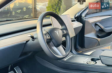 Седан Tesla Model 3 2022 в 