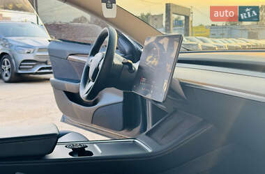 Седан Tesla Model 3 2022 в 