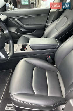 Седан Tesla Model 3 2019 в 